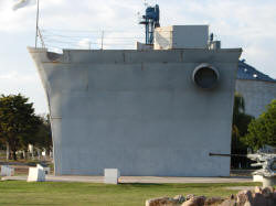 Representacin de la proa del Crucero ARA General Belgrano